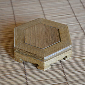 Base in legno per teiera