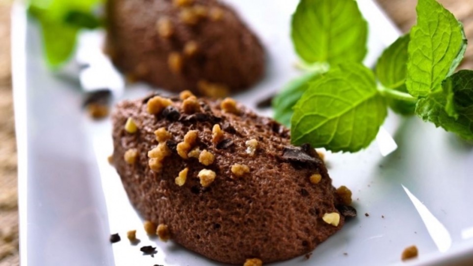 Mousse al cioccolato fondente e tè rosso