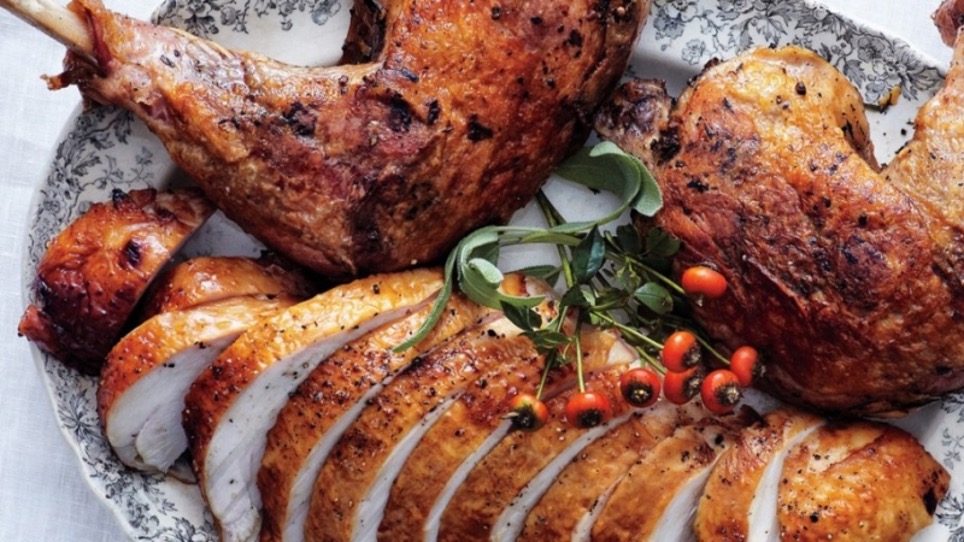 Tea-flavoured roast turkey with gravy sauce